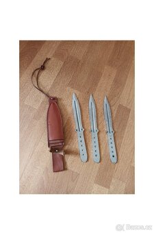 set vrhacích nožů s pouzdrem - 2