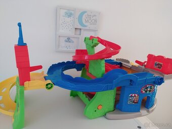 Dráha pro autíčka Fisher Price - 2