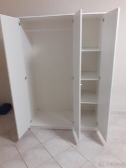 Bílá šatní skříń 175x118x55cm - 2