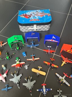 Letadla planes velká sada i s kufříkem - 2