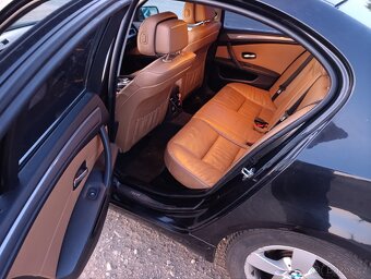 BMW E60 interiér - 2