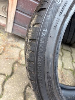 Zimní Pneu Kumho 225/40 R19 - 2