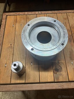 Příruba pro MF 70 – motory 9 HP, hřídel 25 mm - 2