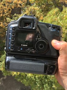 Canon 10D (6mpx) + batterxy grip zrcadlovka - 2