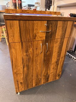 Dřevěná skříň se šuplíkem - 2