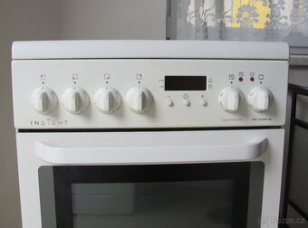 SKLOKERAMICKÝ SPORÁK ELECTROLUX - 50CM - GRIL - 2