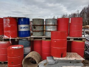Prázdné plechové sudy - 2