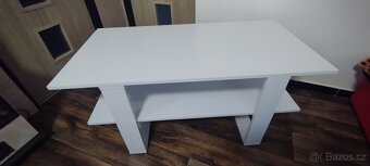 Dekorativní stůl - 2