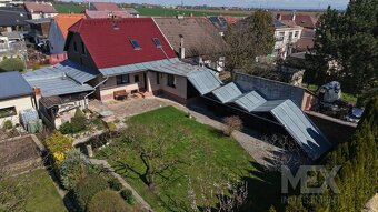 Prostorný rodinný dům 7+1 se zahradou ve Stěžerách - 2