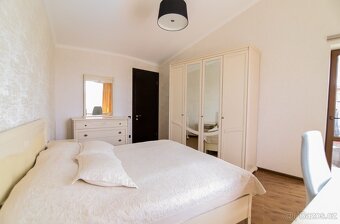 Full Bedroom Set for Sale – Bed, Wardrobe, Makeup Table & Mo - 2