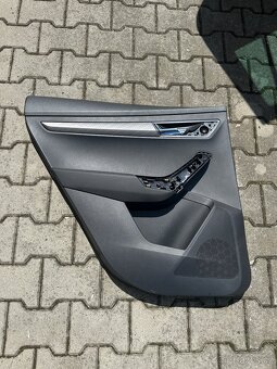 Levé zadní čalounění Škoda Karoq - 2