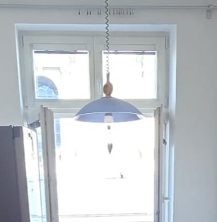 Skleněný modrý lustr s dřevěnou objímkou-osobní odběr - 2