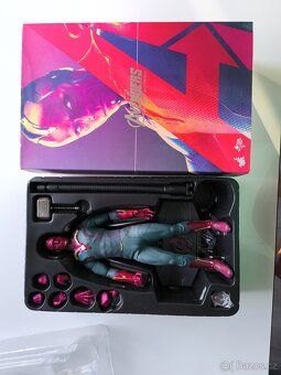 Hot toys - 2