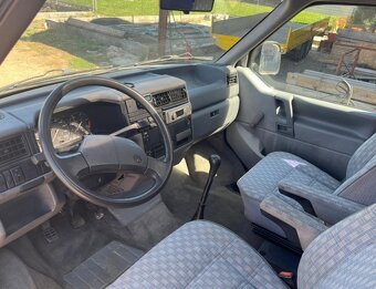 VOLKSWAGEN MULTIVAN T4 - 2
