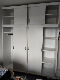 Šatní skříně 3 kusy - 2