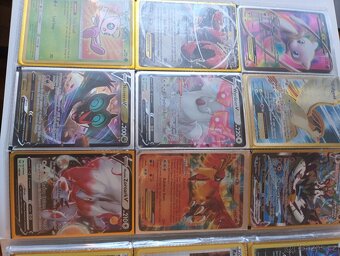 Pokémon album s 6 vzácnými kartami + 150+ dalších – 2 200 Kč - 2