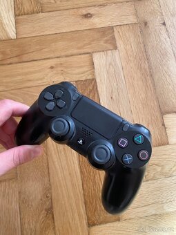 Playstation 4 slim - 2