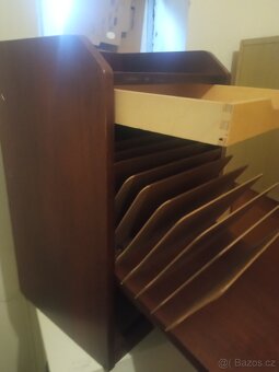 Stolek na gramodesky - 2