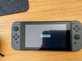 🎮 Nintendo Switch + ochranný obal – TOP stav - 2