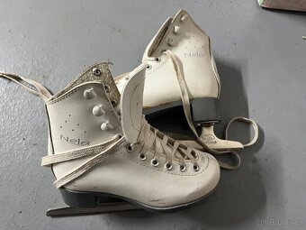 Prodej ledních dívčích dámských bruslí,velikost 28,33,34 - 2