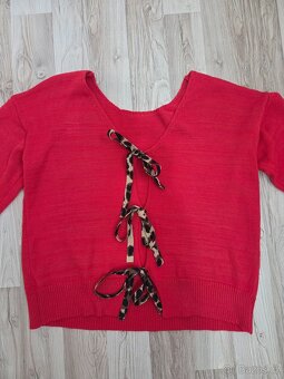 Krásný červený svetr vel.L - 2