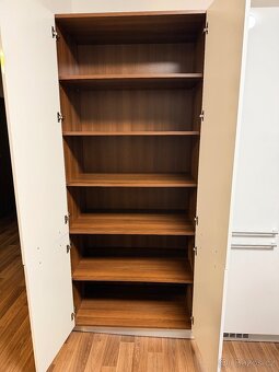 Skříň z vestavné kuchyně ořech - 2