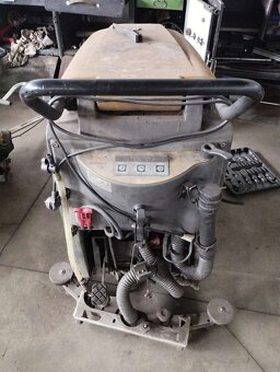 Zametací a vytírací stroj Ghibli - 2