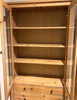 VITRÍNA IKEA HEMNES V PŘÍRODNÍM PROVEDENÍ - 2