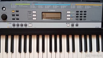 Klavesy Yamaha YPT 240 - 2