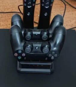 PS4 - nabíjecí stojan ovladačů - 2
