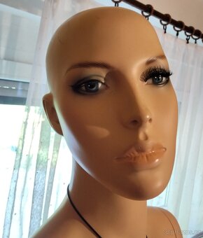 Dámská figurína - 2