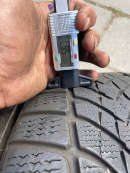 Dvě zimní pneu Dunlop 225/55/17 - 2