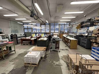 PRONÁJEM SKLADU - DÍLNY O VÝMĚŘE 150m2 V ADAMOVĚ - 2