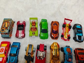 Autíčka Hot Wheels - 2