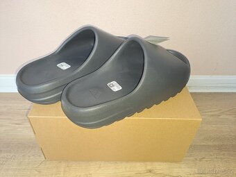 Yeezy Slide Onyx - DSWT 44,5 - 2