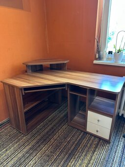 Rohový PC stůl – elegantní a praktický - 2