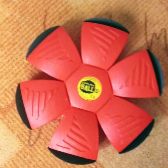Vyloženě hravý balón značky Phlat Ball - 2