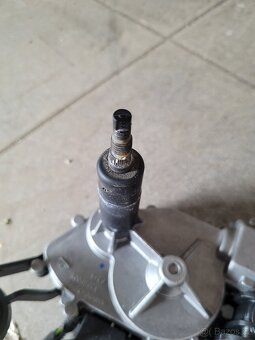 Motor zadního stěrače - 2
