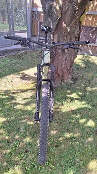 Prodám Canyon Spectral CF 9 2022 váha 13,6Kg - 2