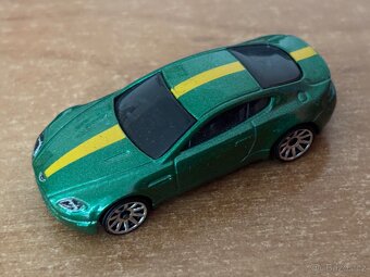 Hot Wheels - 12 autíček dle foto - 2