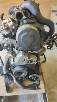 Náhr. díl z motoru 1.9 TDI PD,blok bez vstřikovačů - 2