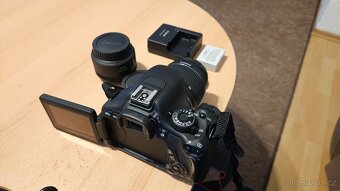 Nabizim krásný a kvalitní fotoaparát zrcadlovku Canon - 2