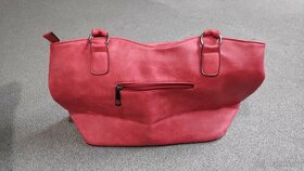 Červená kabelka - 2