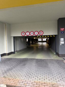 Pronájem parkovacího stání - Britská čtvrť - 2 200 Kč/měsíc - 2