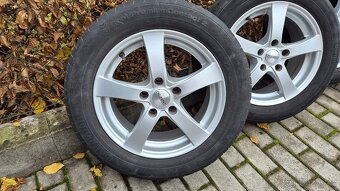 Prodám dvě sady kol včetně pneu - 2