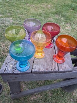 Staré barevné sklenice - 2