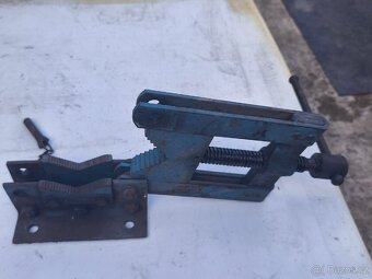 Instalatérský svěrák - 2