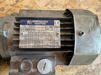 ELEKTROMOTOR S PREVODOVKOU 135 ot/min - 2