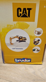Bagr Bruder 2483 Caterpillar - NOVÝ - 2