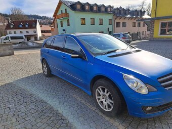 Mercedes-Benz R500 (W251) – 5.0 V8 | 6 míst - 2